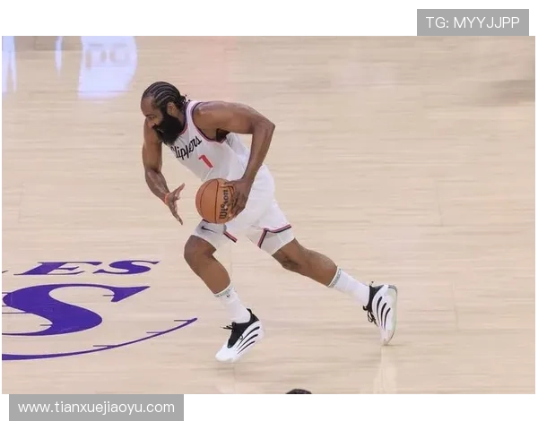 卢指导：球队计划新赛季降低哈登使用率与比赛负荷以提升整体表现